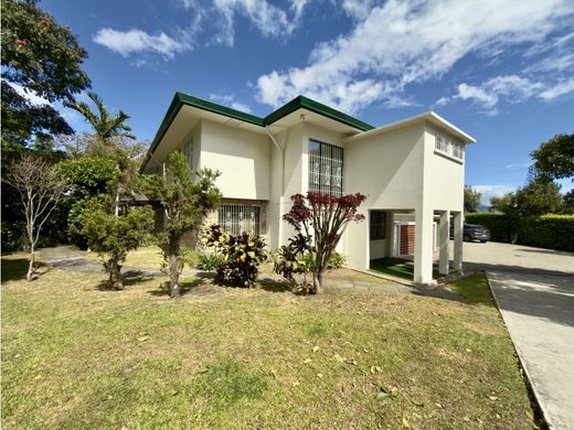 Luxury home in Escazú, Provincia de San José