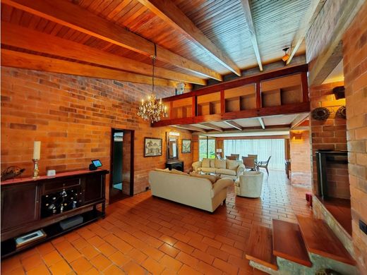 Luxus-Haus in Escazú, Provincia de San José