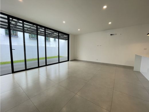 Luxury home in Santa Ana, Provincia de San José