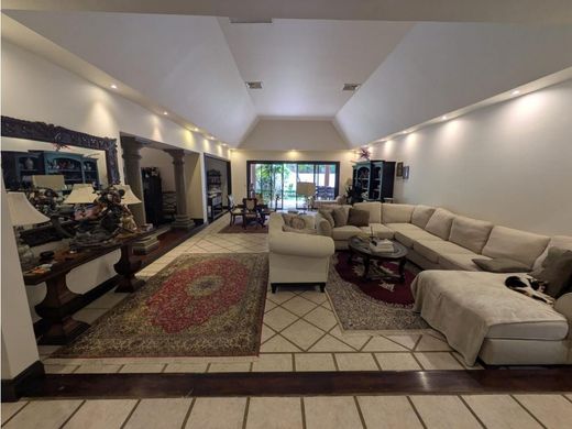 Luxury home in Santa Ana, Provincia de San José
