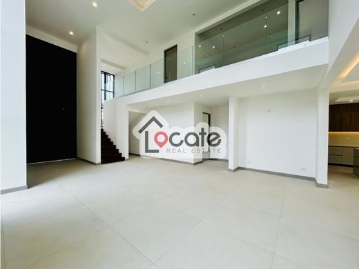 Kamienica w Santa Ana, Provincia de San José