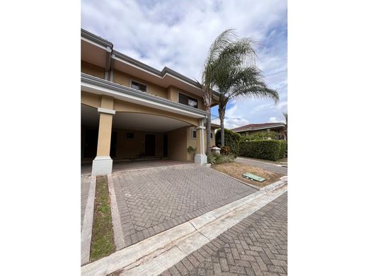 Luxury home in Santa Ana, Provincia de San José