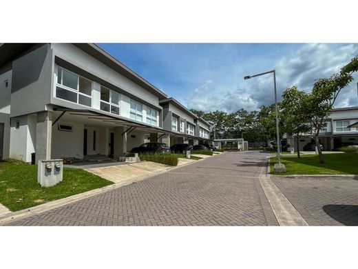 Загородный Дом, Santa Ana, Provincia de San José