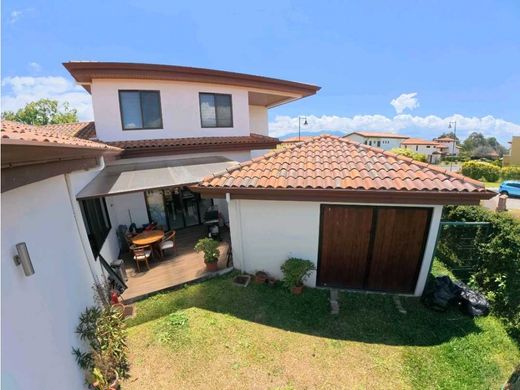 Luxury home in Santo Domingo, Provincia de Heredia