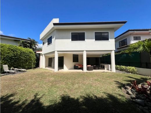 Luxury home in Santa Ana, Provincia de San José