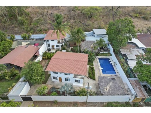 Maison de luxe à Coco, Sardinal, Carrillo