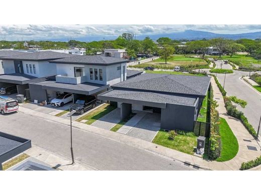 Luxury home in Santa Ana, Provincia de San José
