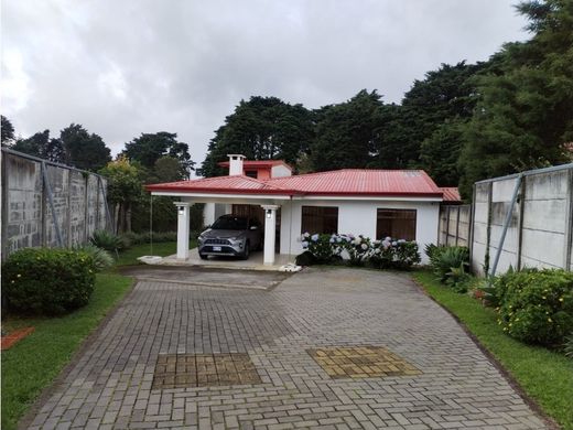 Luxus-Haus in San Rafael, Provincia de Heredia