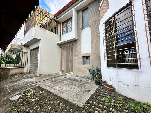 Complexes résidentiels à Mata de Palo, Cantón de San José