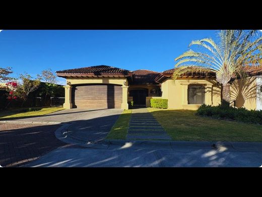 Luxury home in Santa Ana, Provincia de San José