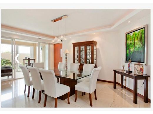 Luxus-Haus in Escazú, Provincia de San José