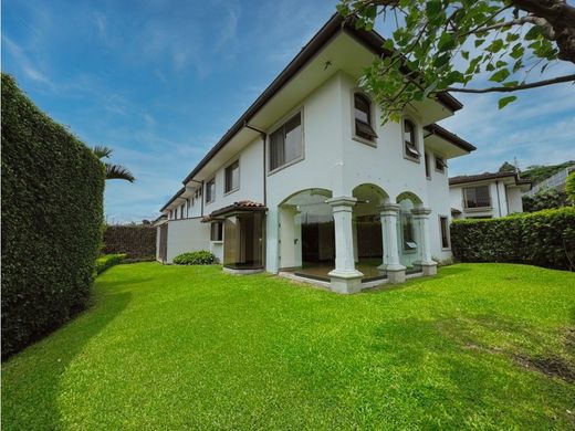 Элитный дом, Escazú, Provincia de San José