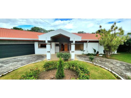 Luxury home in Santo Domingo, Provincia de Heredia