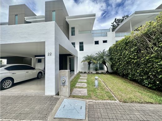 Luxury home in Santa Ana, Provincia de San José