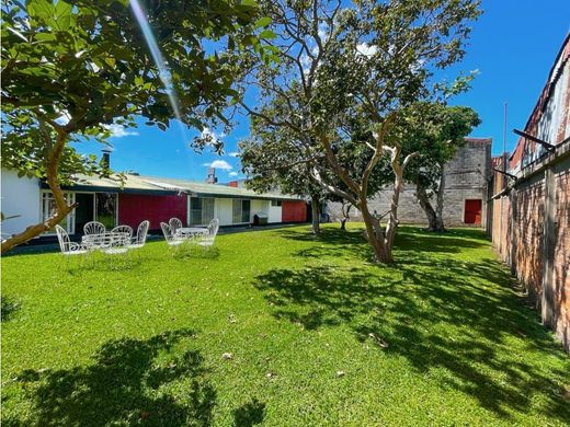 Grond in San José, Cantón de San José