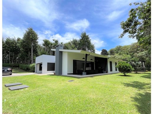 Luxury home in San Rafael, Provincia de Heredia