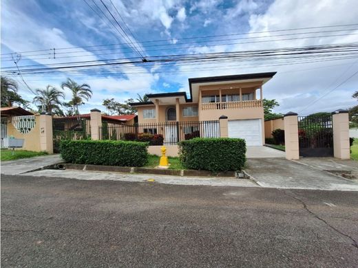 Luxe woning in Colón, Mora