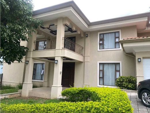 Casa de lujo en San Ramón, Provincia de Alajuela