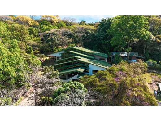 Apartment in Colon, Mora