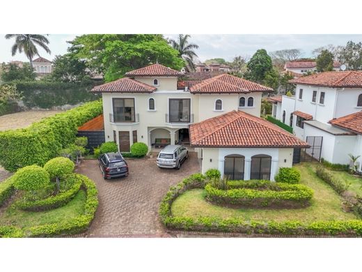 Luxury home in Santa Ana, Provincia de San José