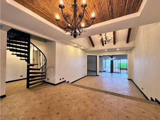 Luxury home in Santa Ana, Provincia de San José