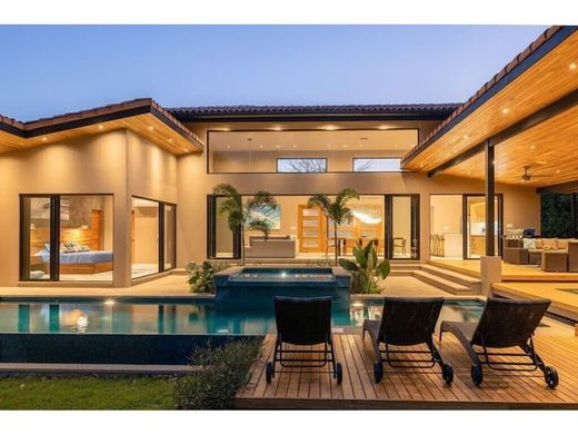 Luxury home in Tamarindo, Santa Cruz