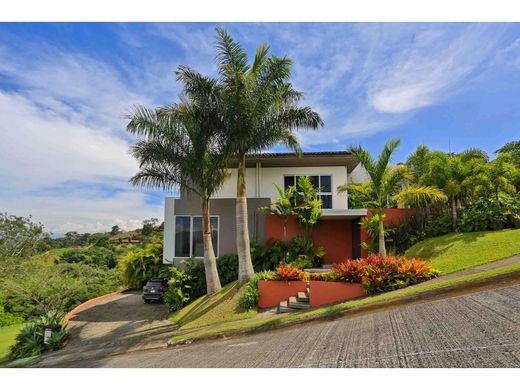 Luxury home in Colón, Mora