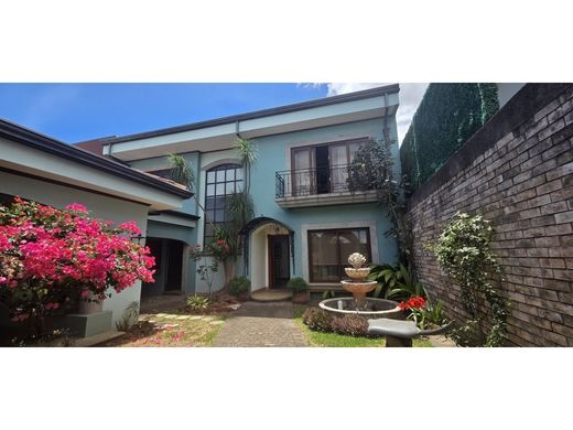 Luxury home in Santo Domingo, Provincia de Heredia