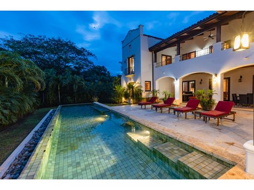 Luxury home in Tamarindo, Santa Cruz