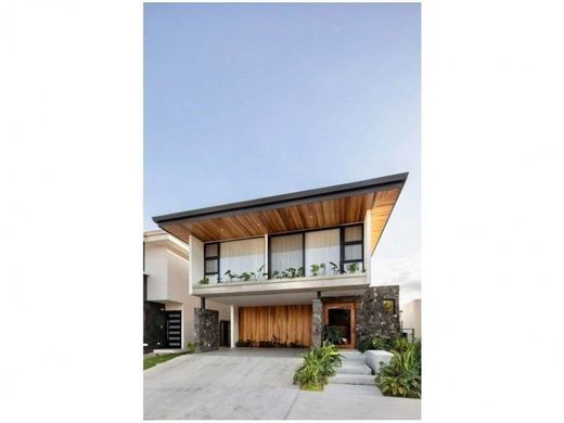 Luxury home in Heredia, Cantón de Heredia