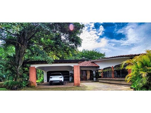 Luksusowy dom w Belén, Carrillo