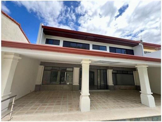 Luksusowy dom w Belén, Carrillo