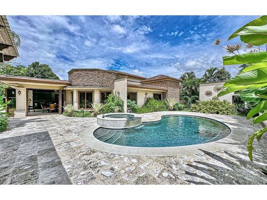 Lüks ev Guácima, Cantón de Alajuela