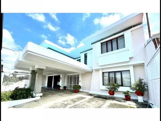 Πολυτελή κατοικία σε Alajuela, Cantón de Alajuela