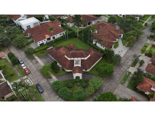 Luxury home in Santa Ana, Provincia de San José