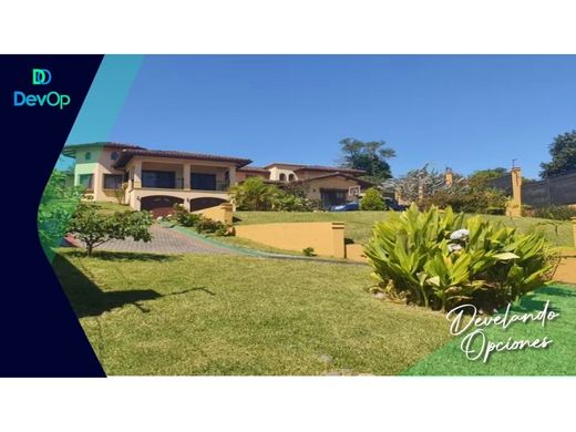 Luxury home in Santa Bárbaraa, Provincia de Heredia