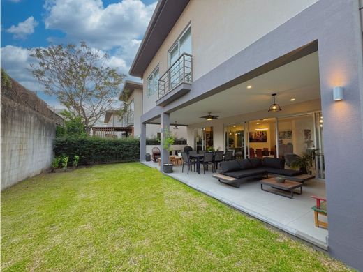 Luxury home in Santa Ana, Provincia de San José