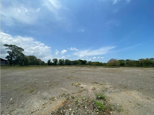 Land in Limón, Cantón de Limón