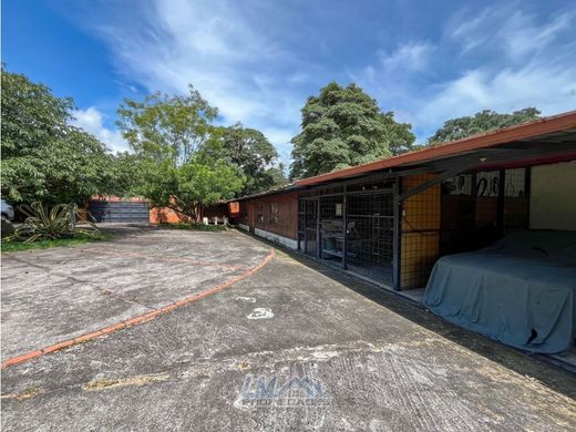 Grundstück in Santa Ana, Provincia de San José