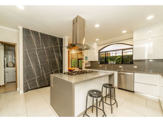 منزل ﻓﻲ Santa Ana, Provincia de San José