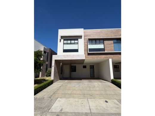 Casa de lujo en Santa Ana, Provincia de San José