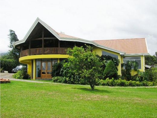 Luxury home in San Rafael, Provincia de Cartago