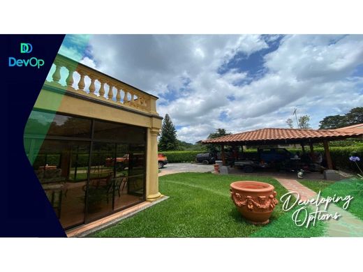 Luxury home in San Rafael, Carrillo