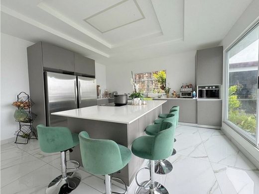 Luxury home in Escazú, Provincia de San José