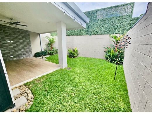 Luxury home in Escazú, Provincia de San José
