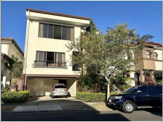 منزل ﻓﻲ Carlos María Ulloa, Provincia de San José