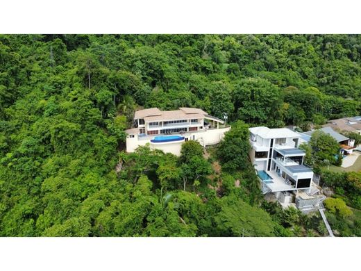 Luxury home in Herradura, Garabito