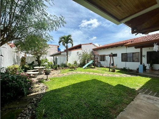 豪宅  Santo Domingo, Provincia de Heredia