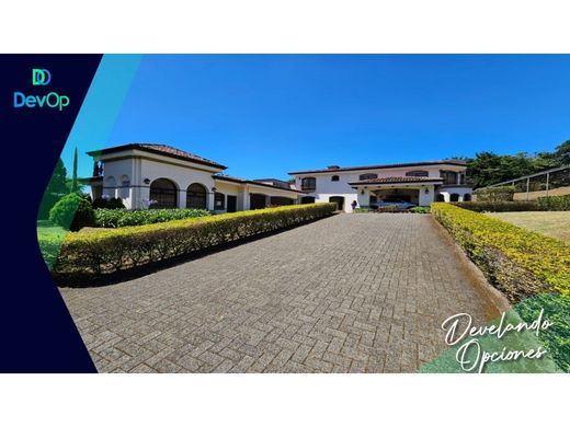 Casa de lujo en San Rafael, Provincia de Heredia