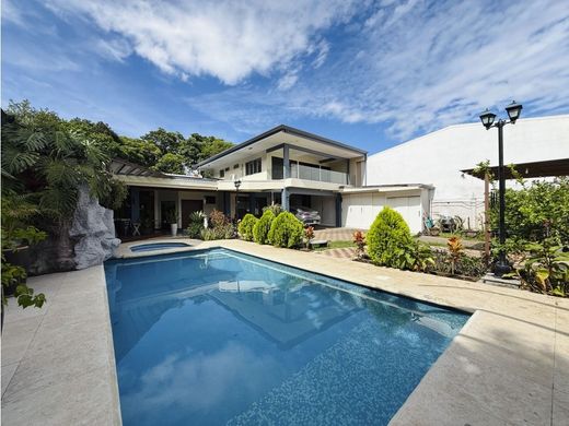 Luxus-Haus in Colon, Mora